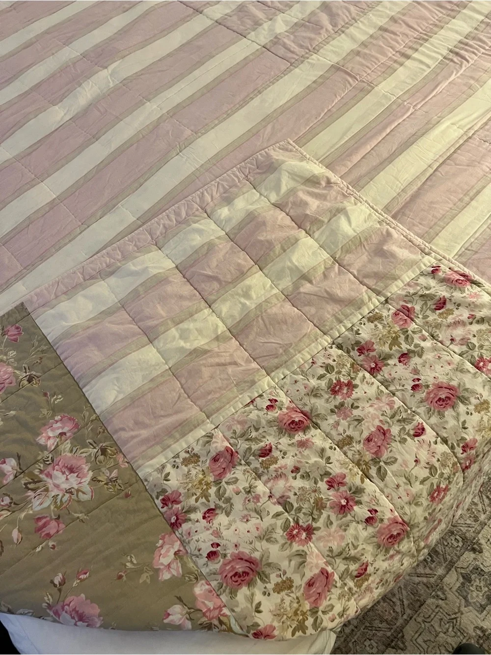 Simply Shabby Chic Floral Patchwork Quilt hard to find - Full / Queen